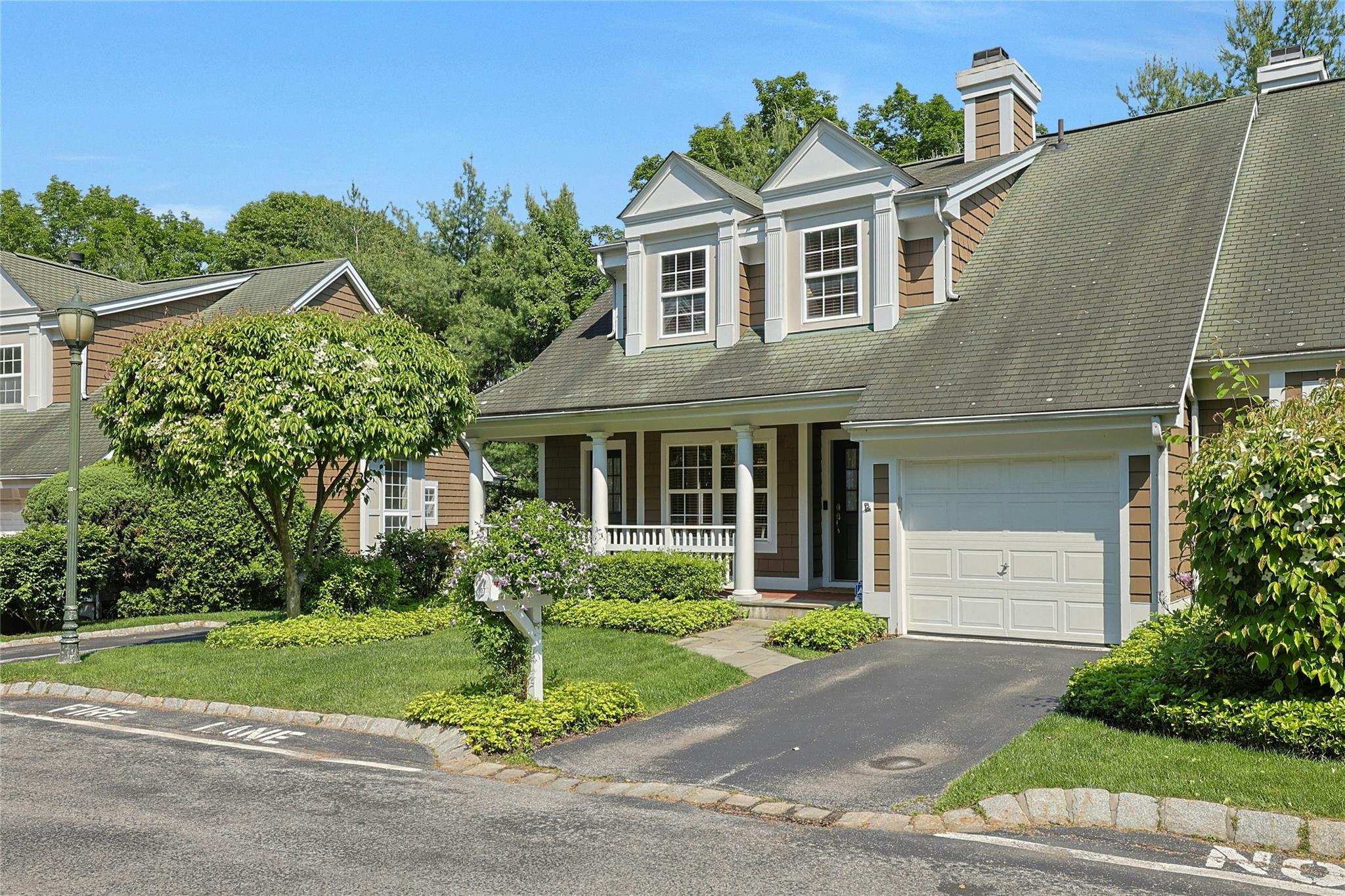 Property for Sale at Deer Tree Lane, Briarcliff Manor, New York - Bedrooms: 2 
Bathrooms: 4 
Rooms: 6  - $998,000