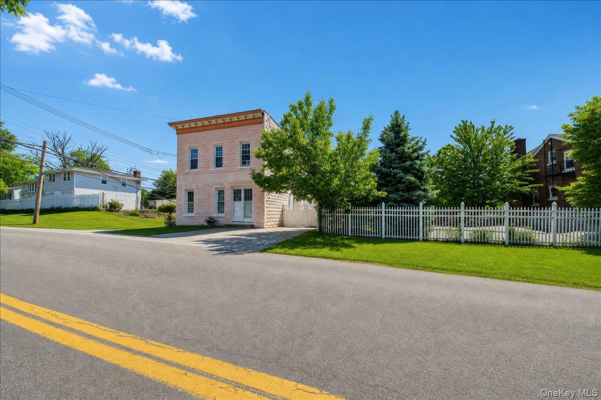 208 Tompkins Road