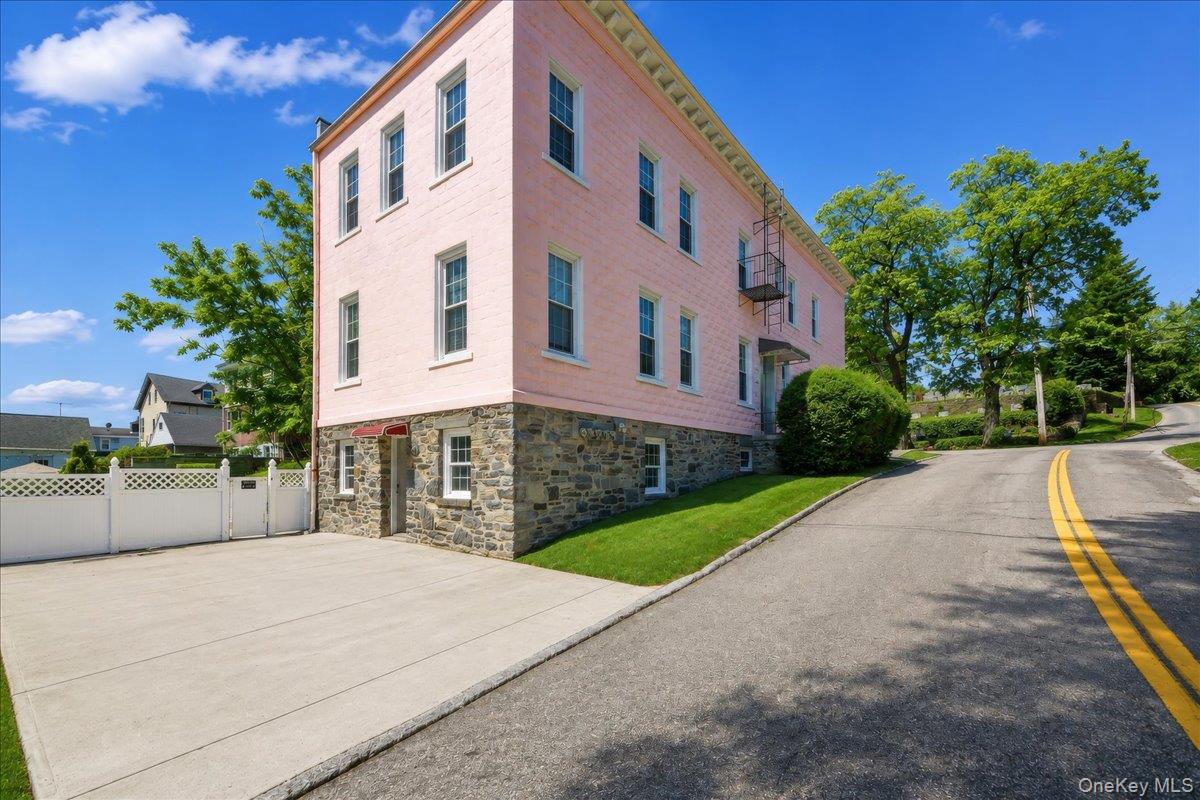 208 Tompkins Road