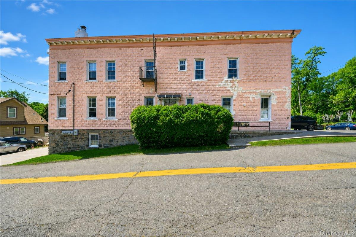 208 Tompkins Road
