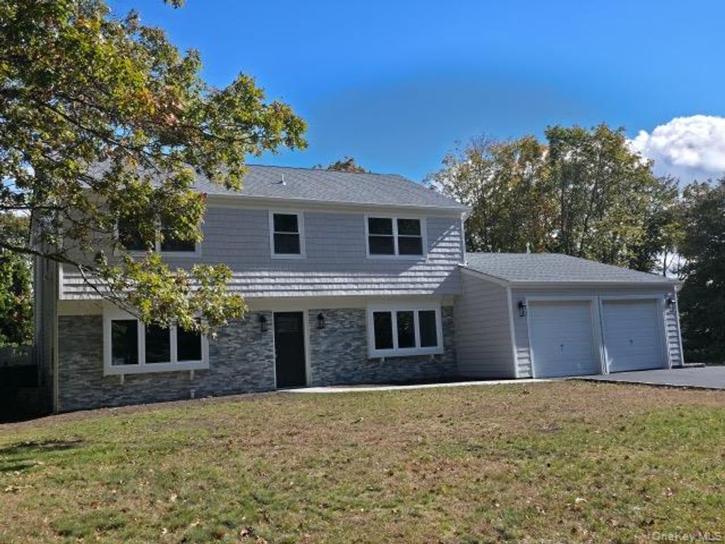 Photo of 5 Bently Lane, Stony Brook, NY 11790 (MLS # 927633)