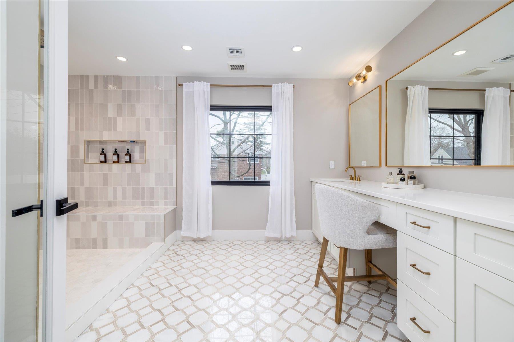 64 Jane Court, Westbury, New York image 20