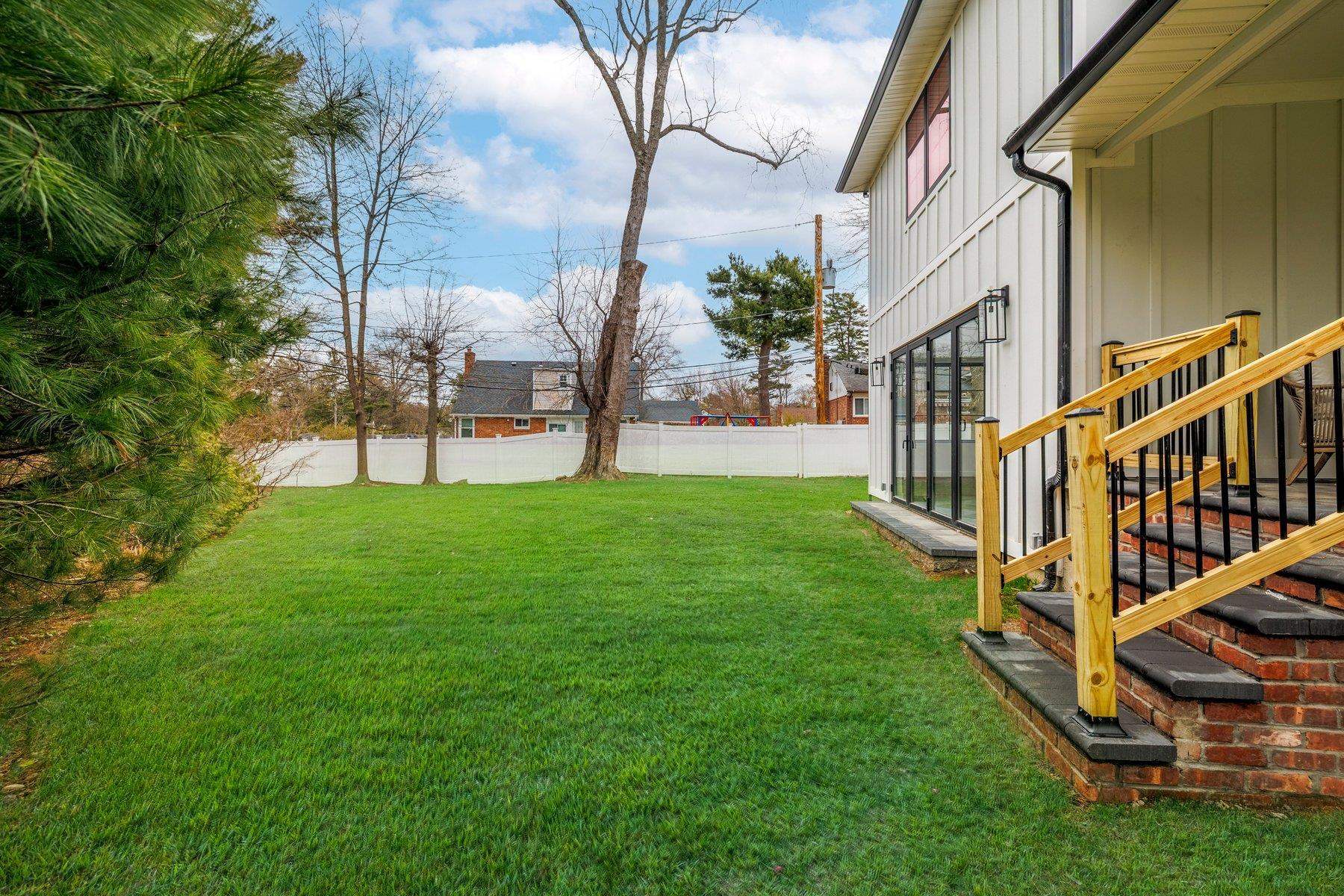 64 Jane Court, Westbury, New York image 32
