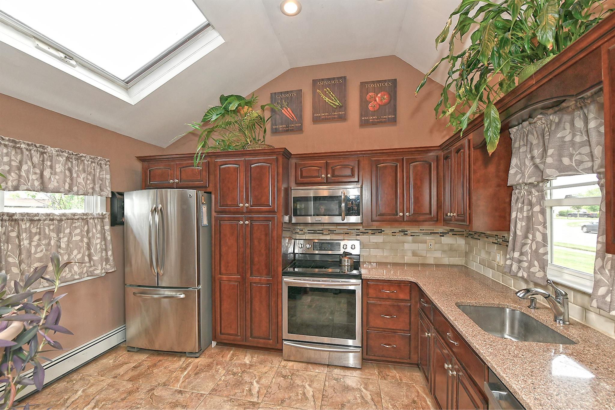 29 Andrew Lane, Levittown, New York image 11