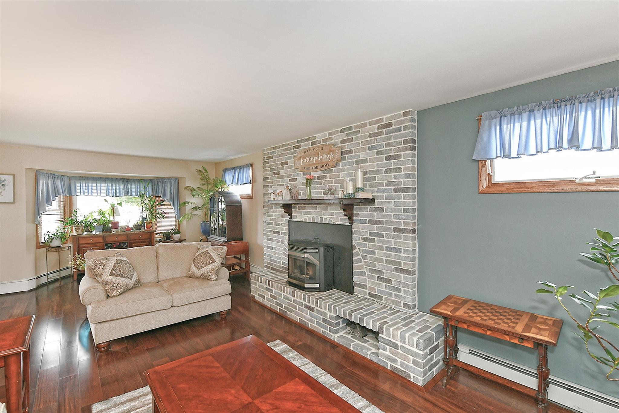 29 Andrew Lane, Levittown, New York image 9