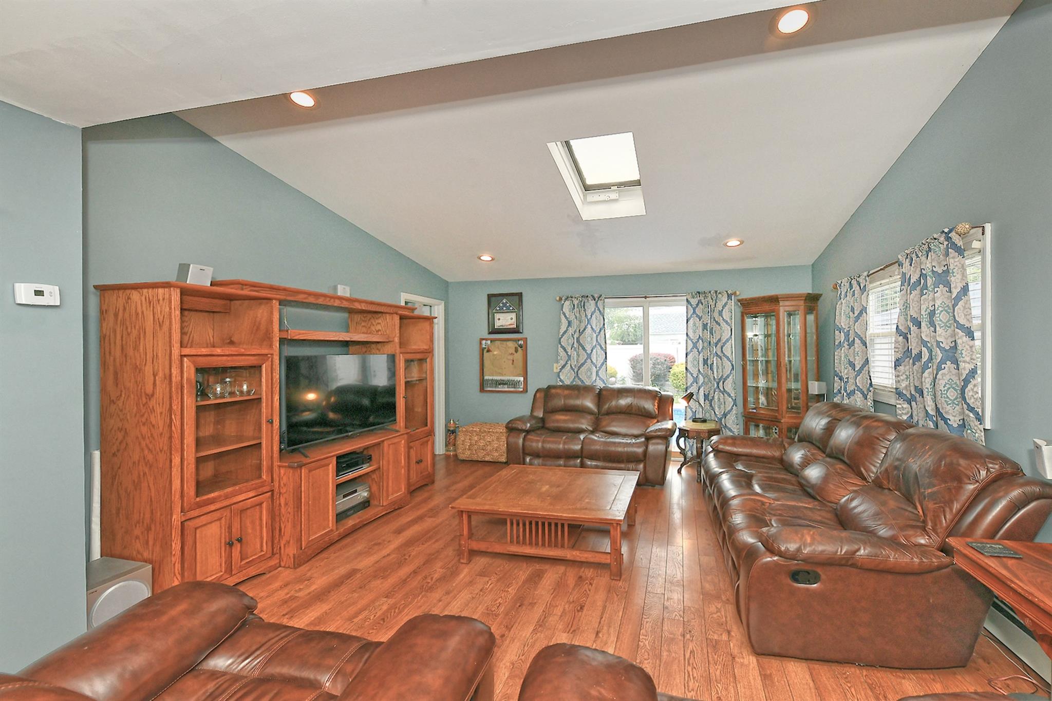 29 Andrew Lane, Levittown, New York image 14