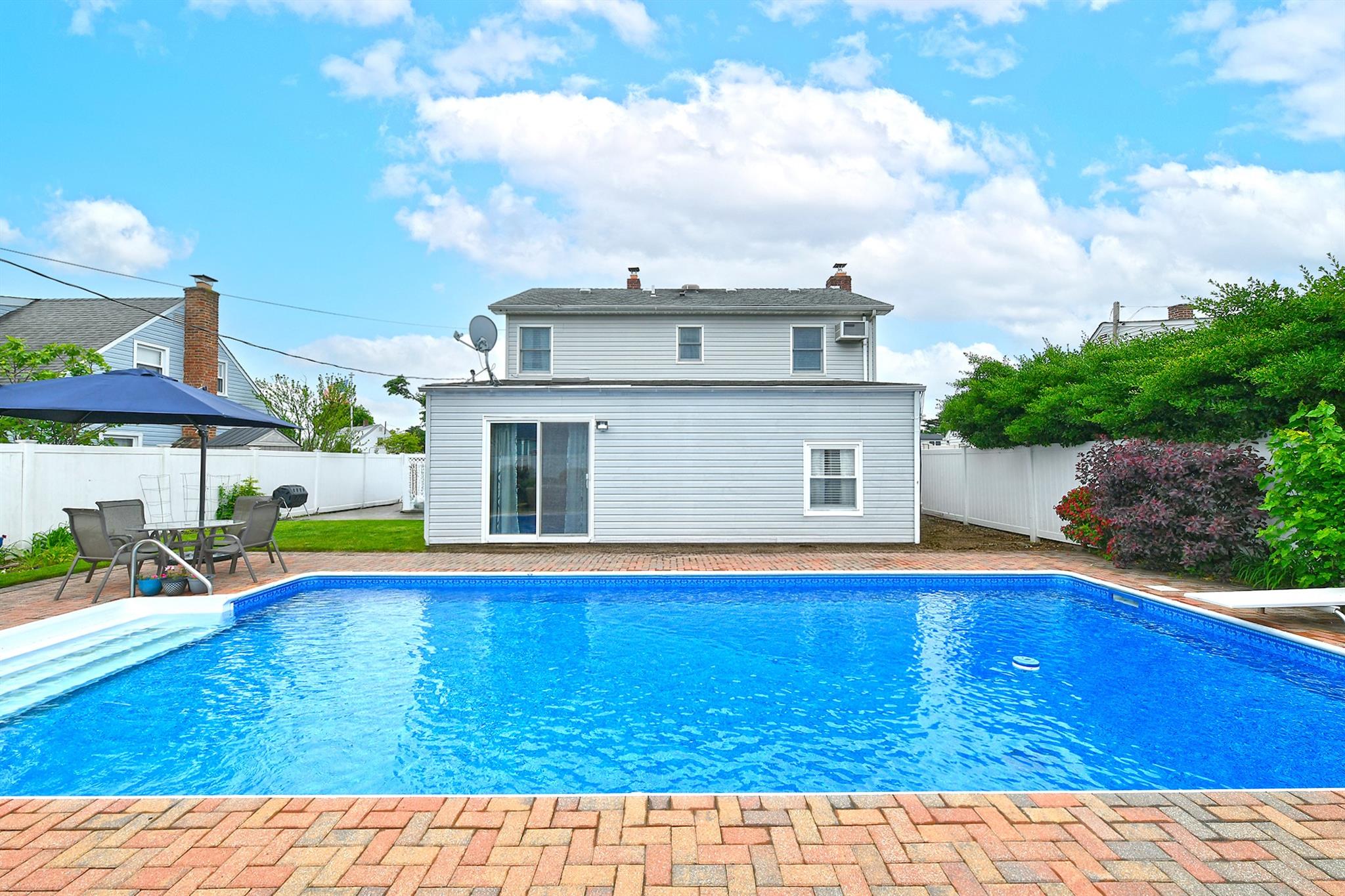 29 Andrew Lane, Levittown, New York image 31