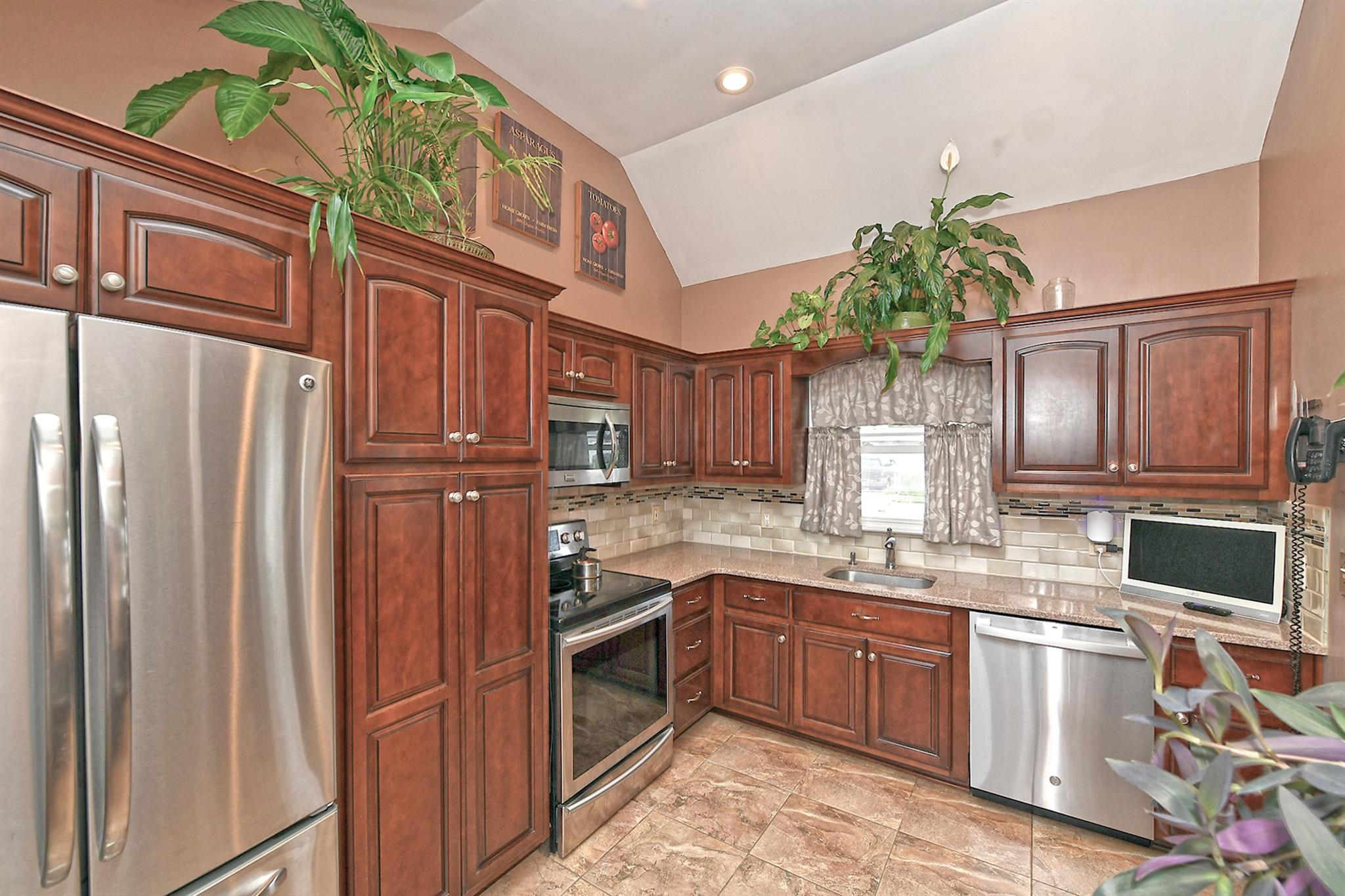 29 Andrew Lane, Levittown, New York image 10