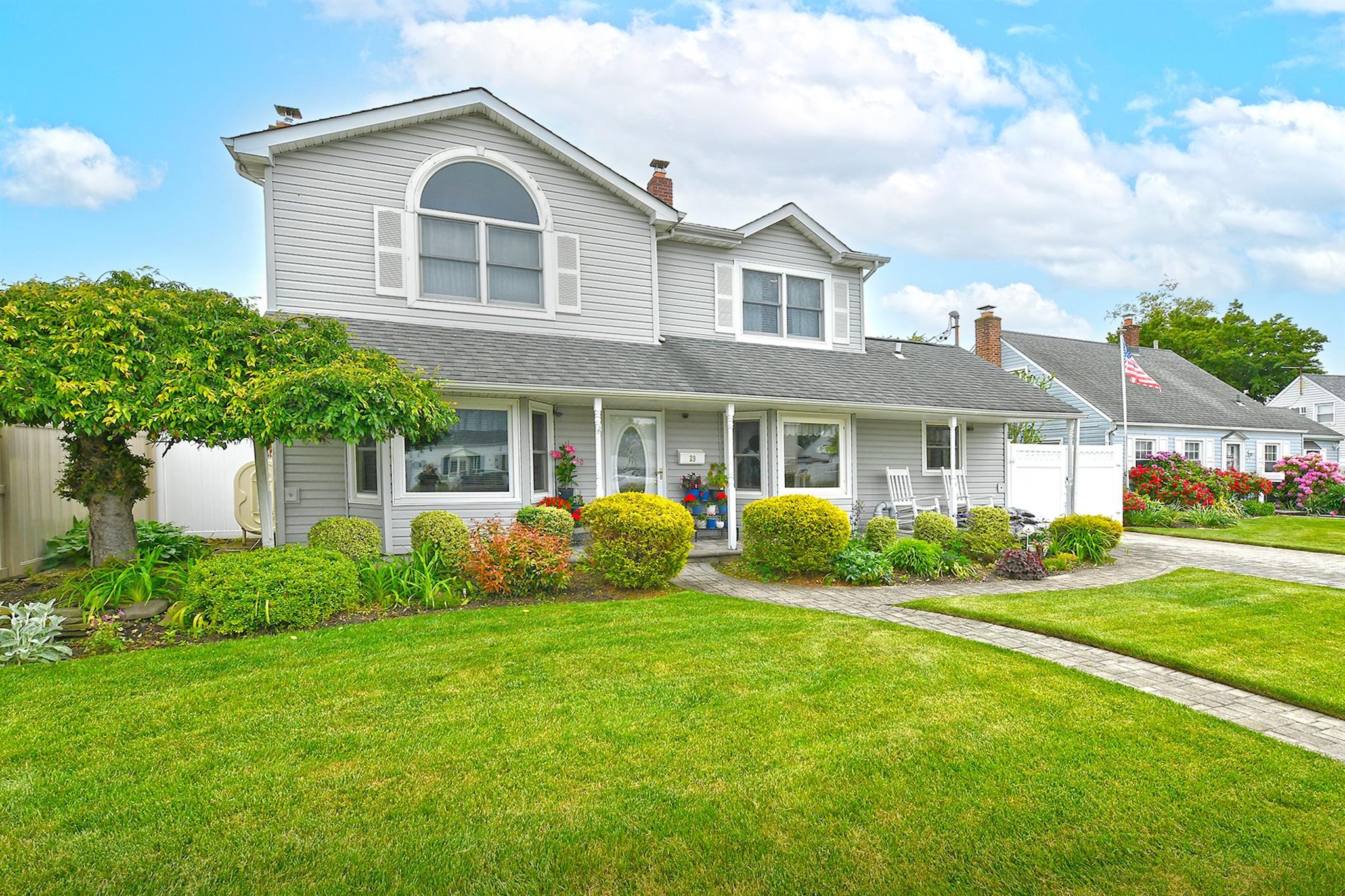 29 Andrew Lane, Levittown, New York image 3