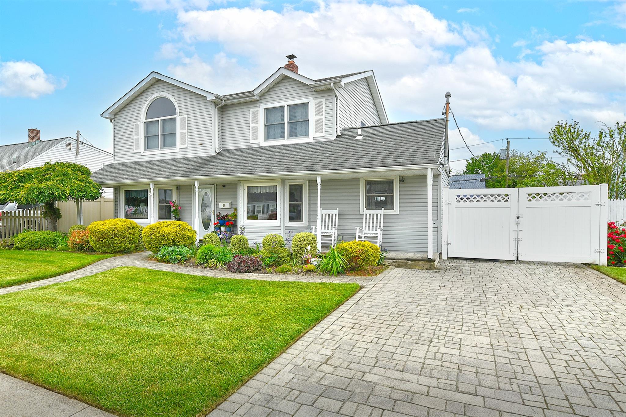 29 Andrew Lane, Levittown, New York image 1