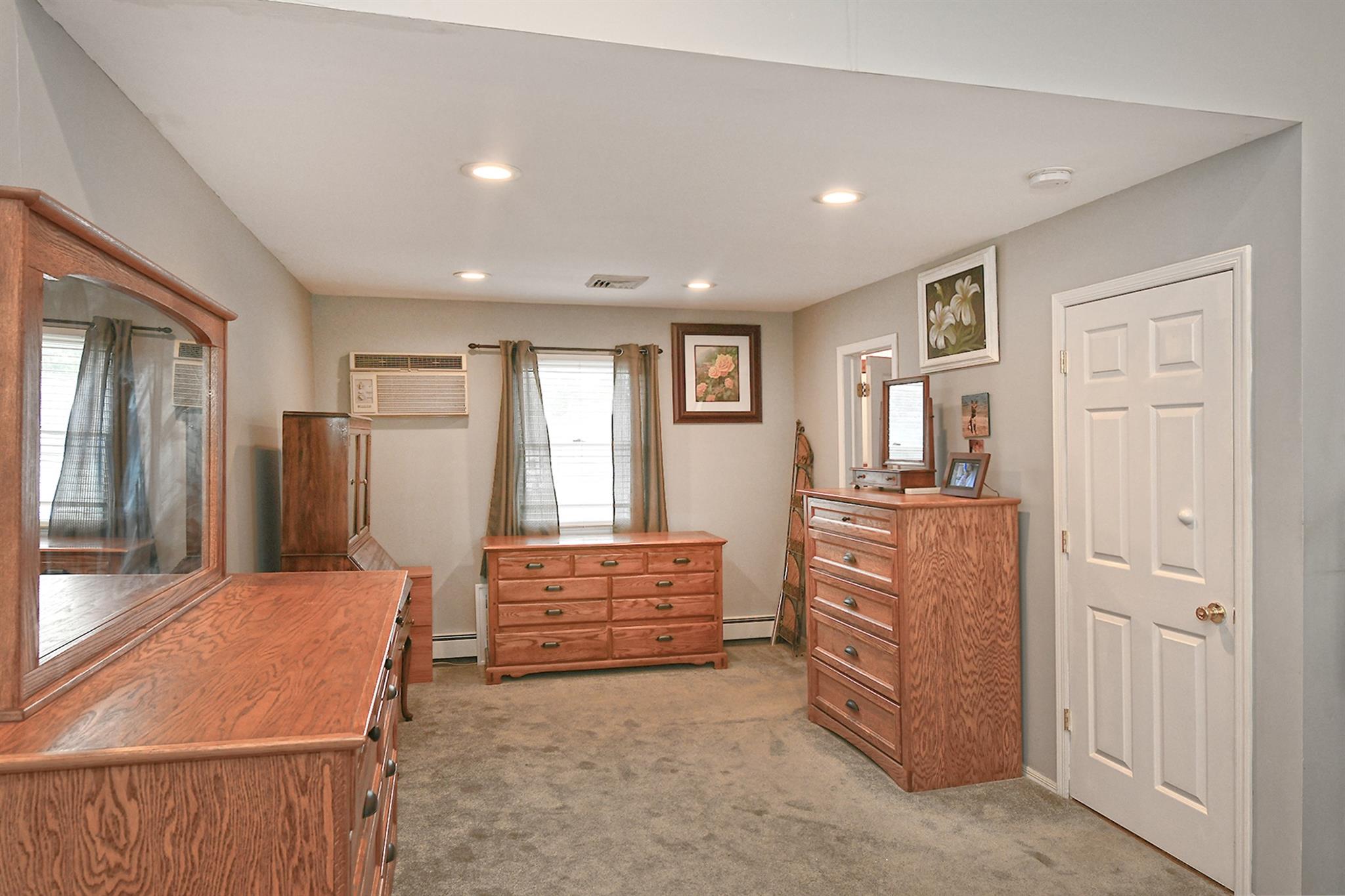 29 Andrew Lane, Levittown, New York image 20