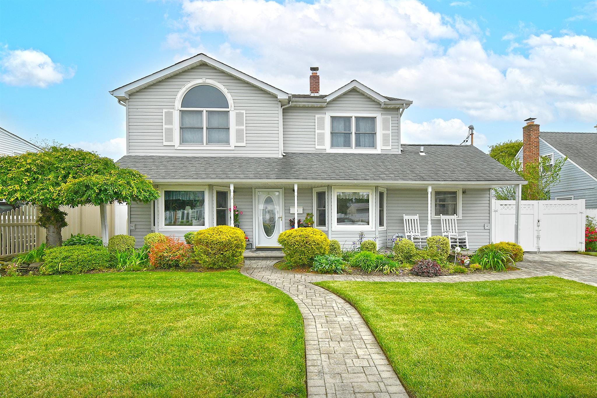 29 Andrew Lane, Levittown, New York image 2