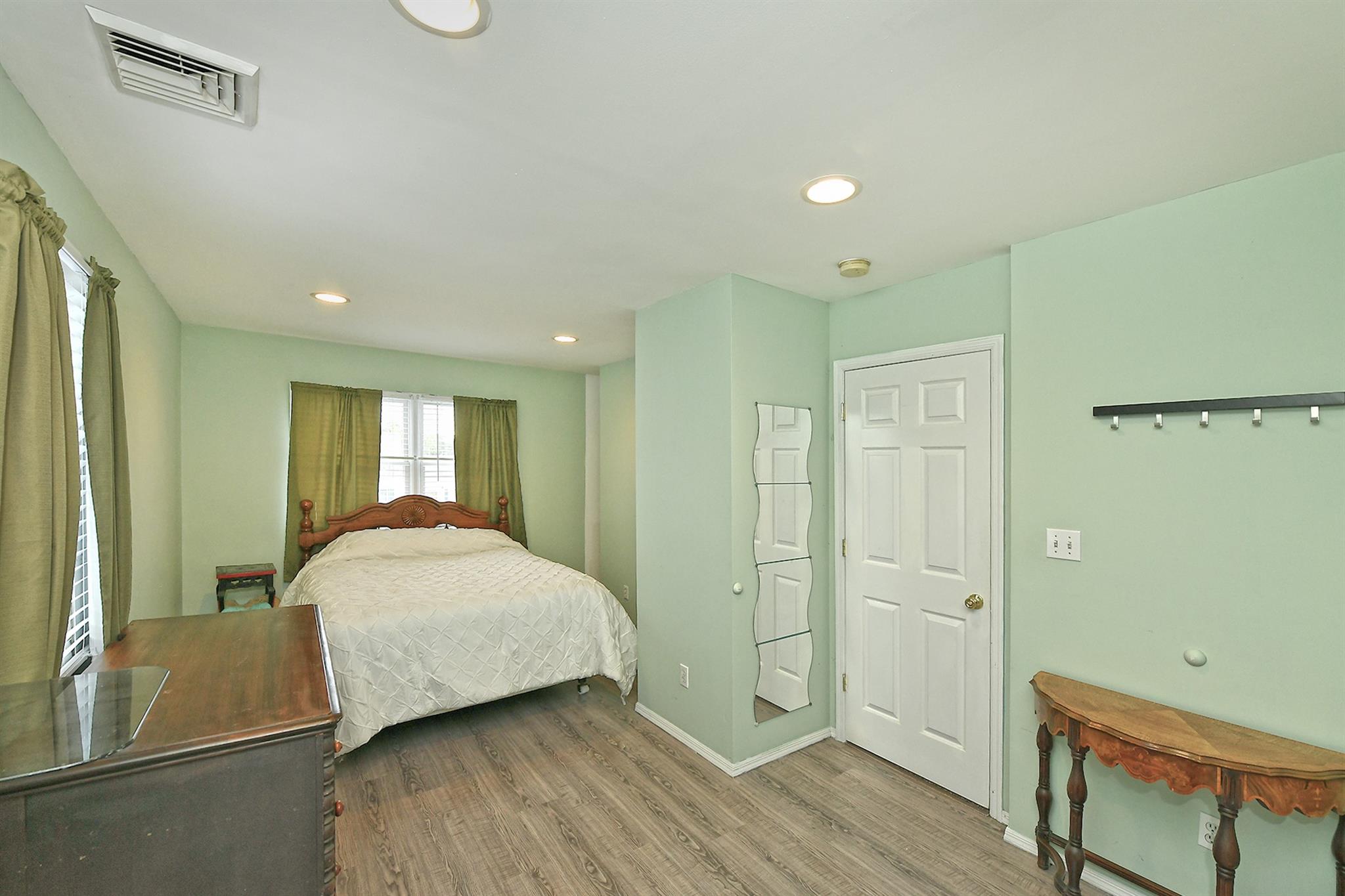 29 Andrew Lane, Levittown, New York image 23