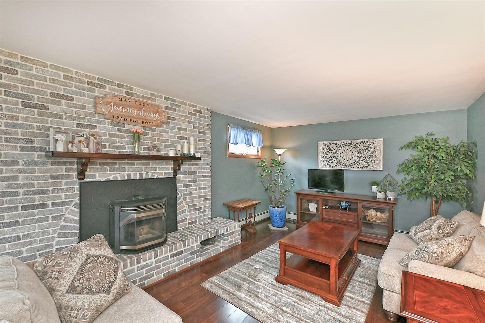 29 Andrew Lane, Levittown, New York image 7