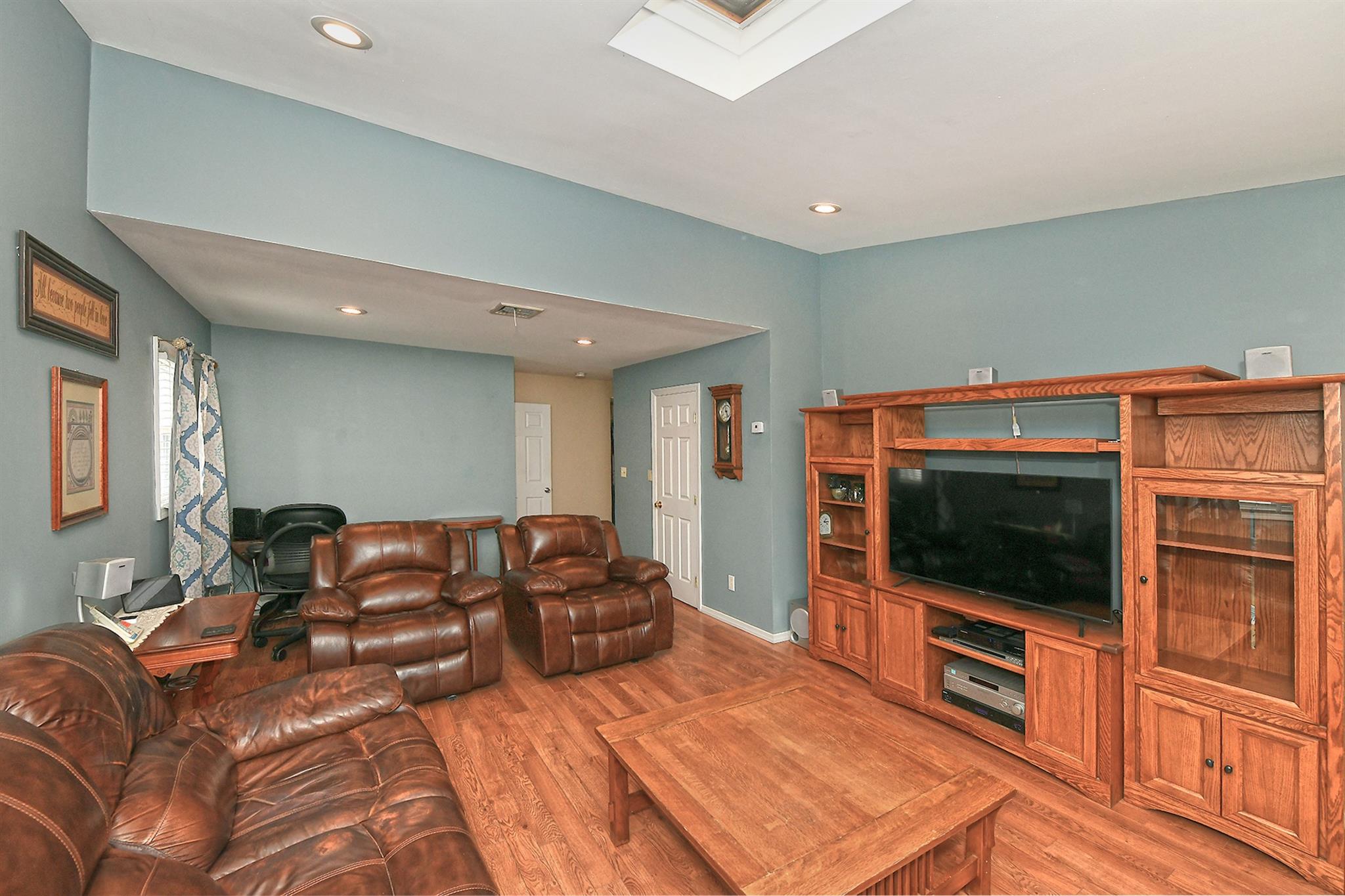 29 Andrew Lane, Levittown, New York image 15