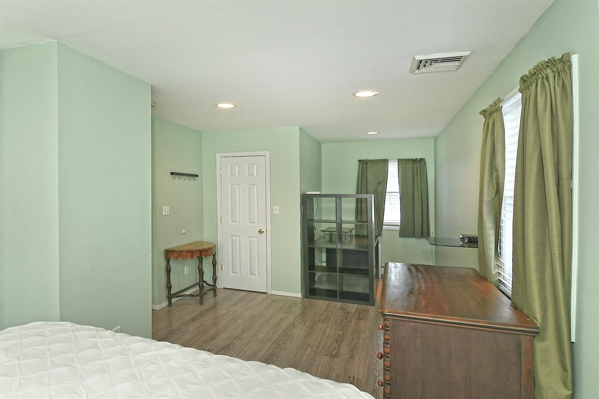 29 Andrew Lane, Levittown, New York image 24