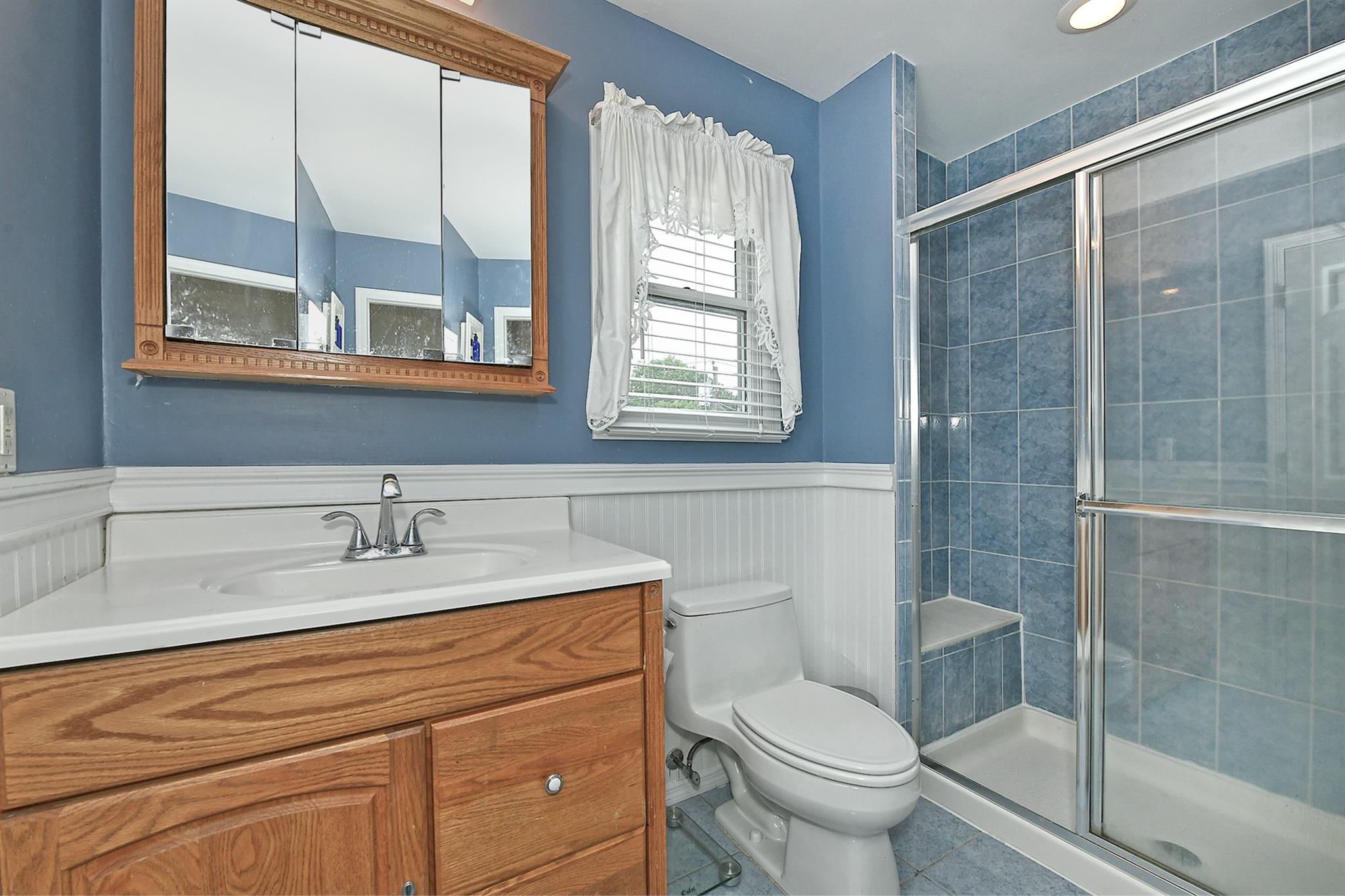 29 Andrew Lane, Levittown, New York image 21