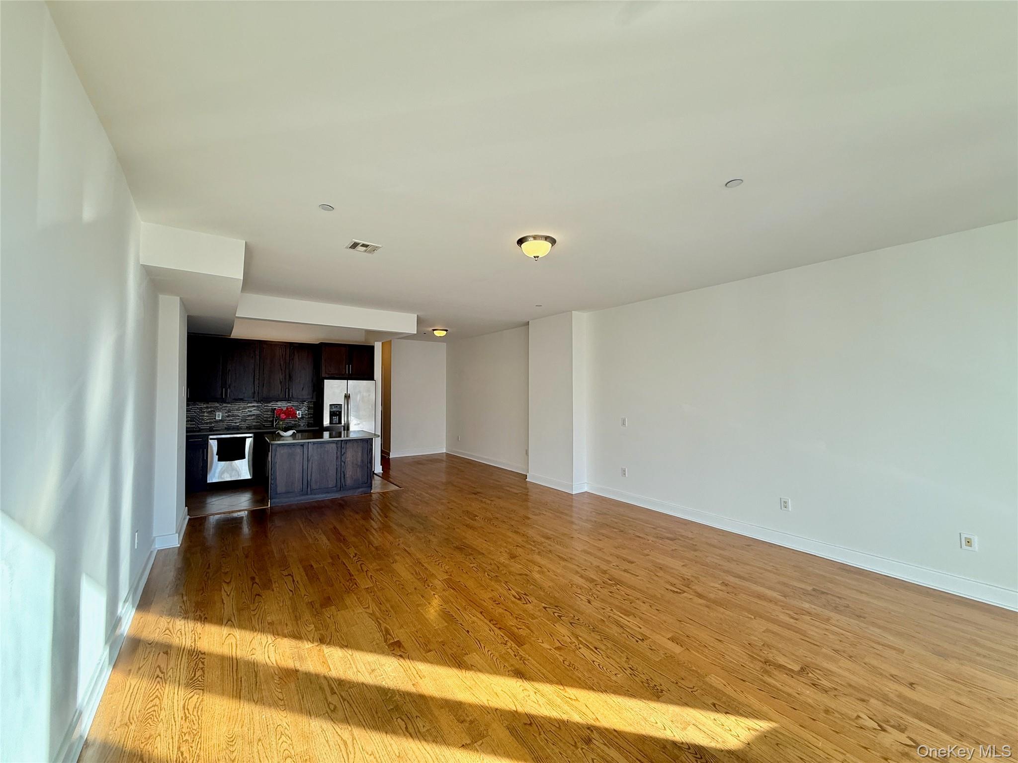 90 Bay Street Landing 2G