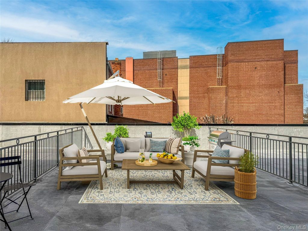 Photo of 163-07 72nd Avenue #5A, Fresh Meadows, NY 11365 (MLS # 915408)