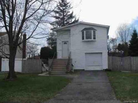 Photo of 78 Stowe Avenue, Babylon, NY 11702 (MLS # 983581)