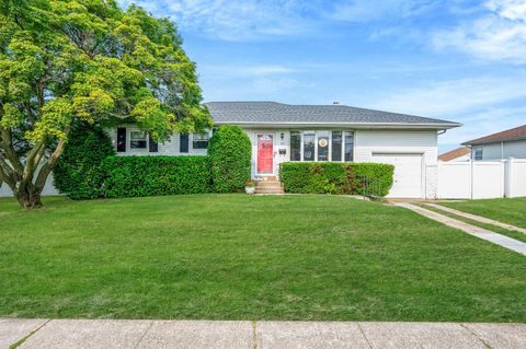 22 Bluebell Lane Babylon NY 11703