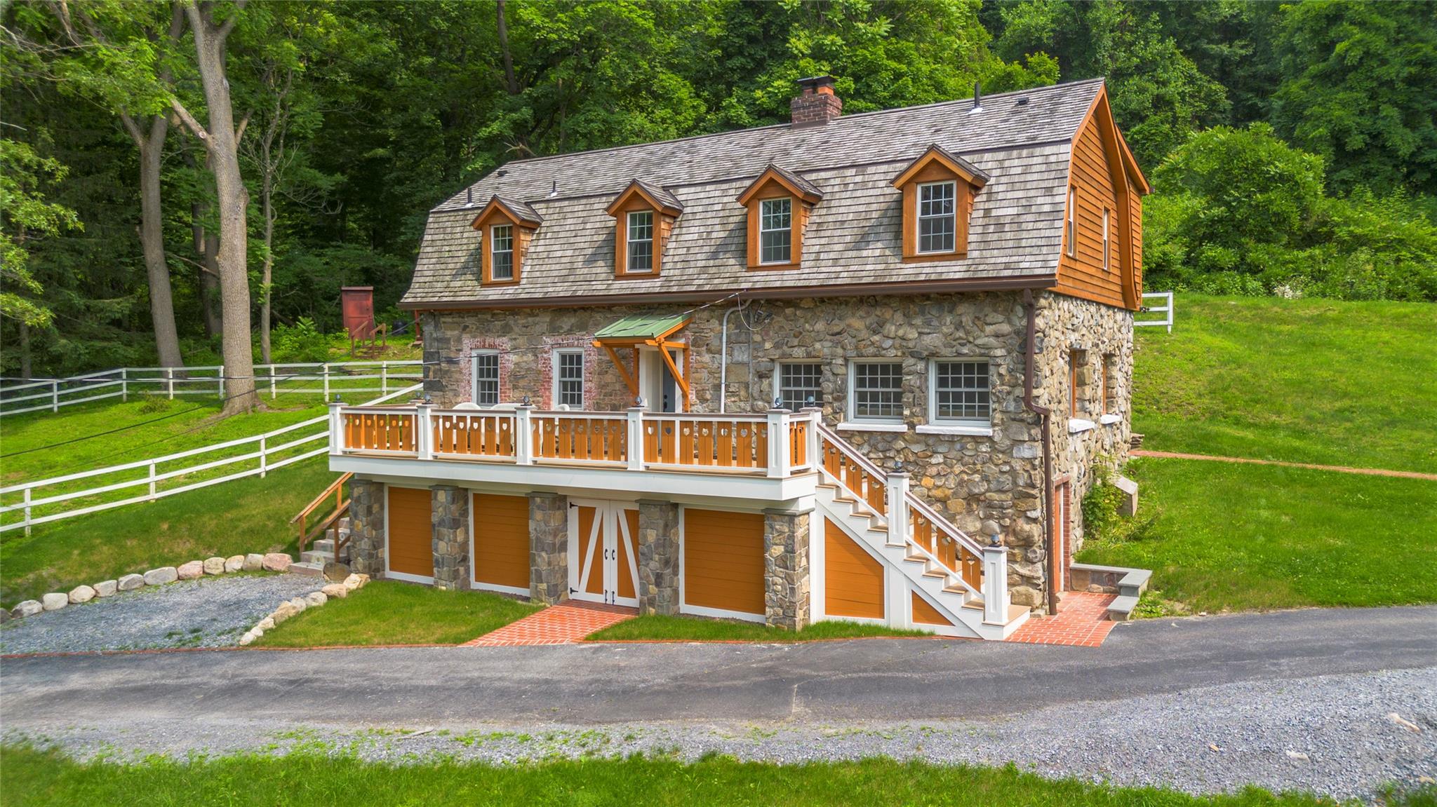 Mountain Lane, Beacon, New York - 3 Bedrooms  
3 Bathrooms  
9 Rooms - 