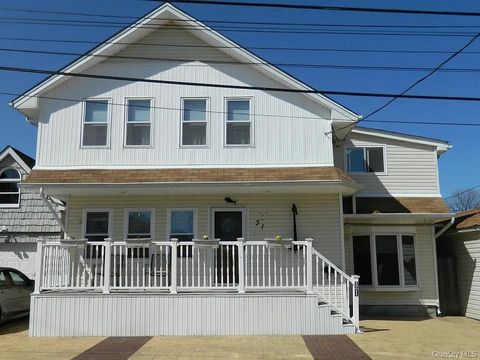 Photo of 31 Arthur Street, Baldwin, NY 11510 (MLS # 928071)
