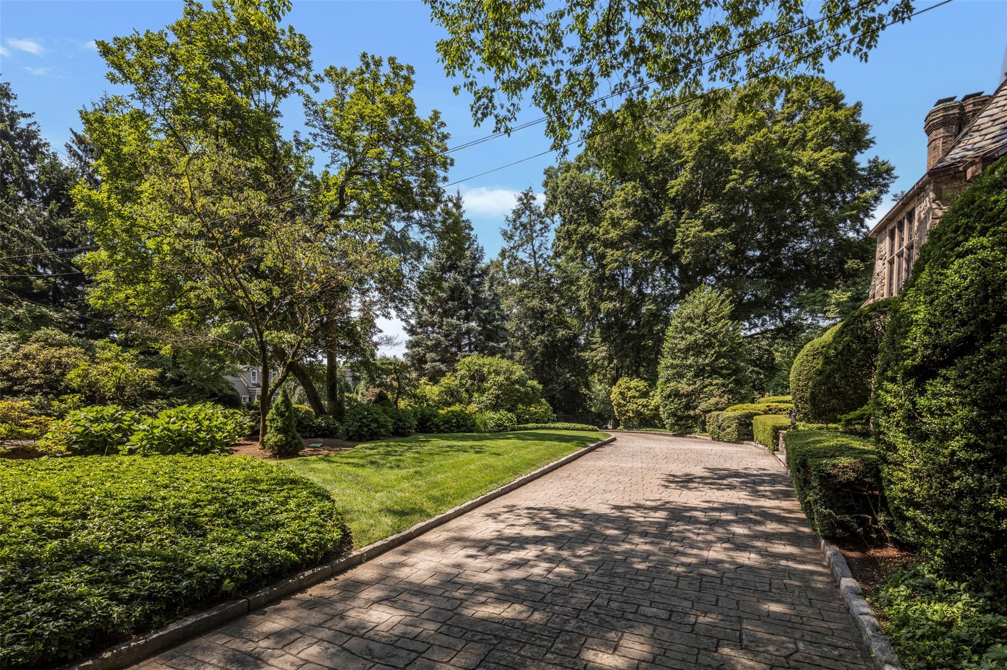 9 Rittenhouse Road, Bronxville, New York image 2