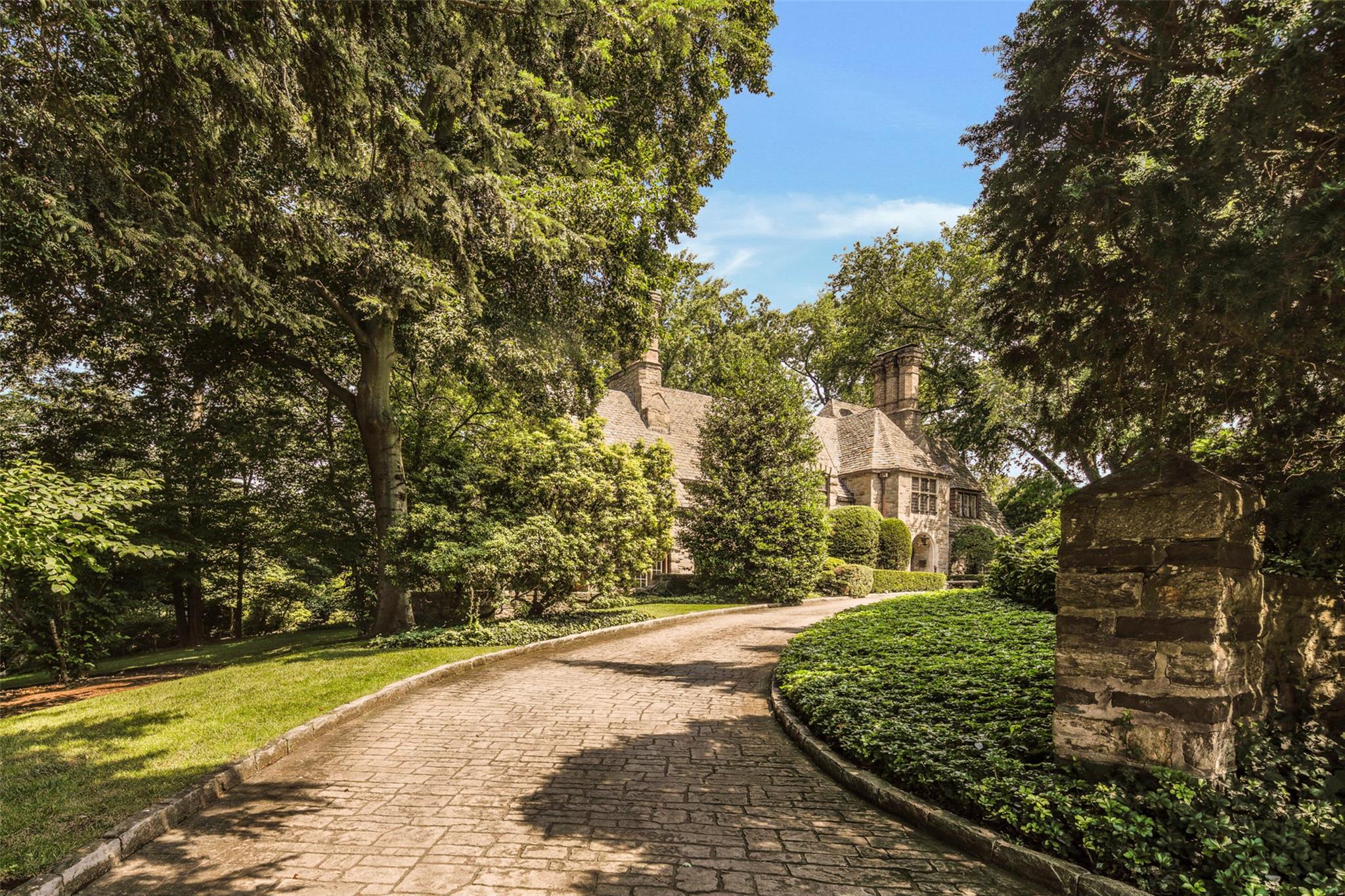 9 Rittenhouse Road, Bronxville, New York image 3