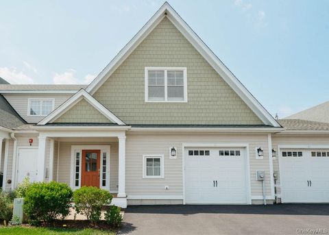 Condo For Rent - 43 Oakwood Lane<br/> Dutchess County, Rhinebeck, NY 12572