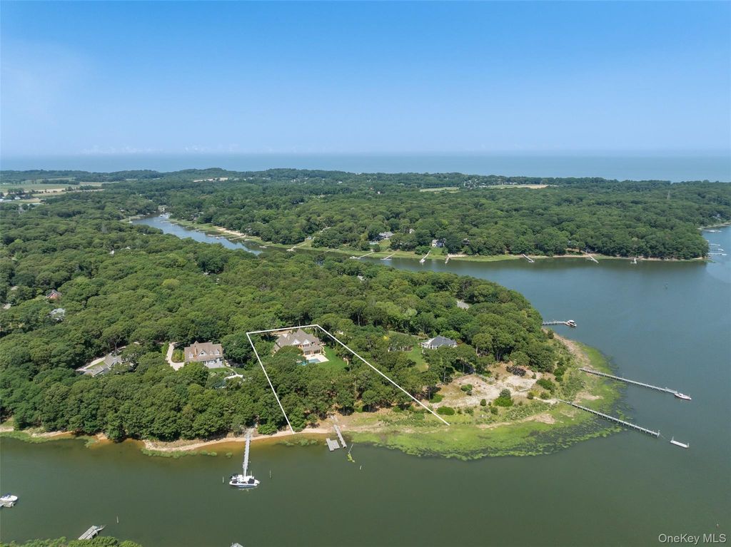 Photo of 1775 Point Pleasant Road, Mattituck, NY 11952 (MLS # 1021701)