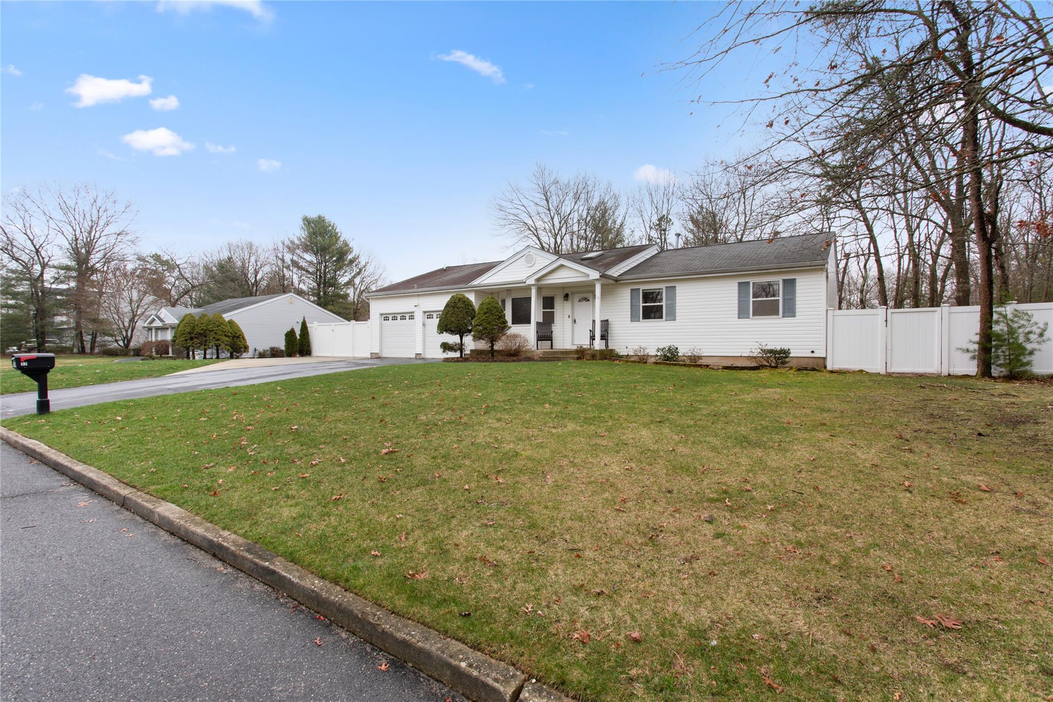17 Pine Cone Lane, Islandia, New York image 2