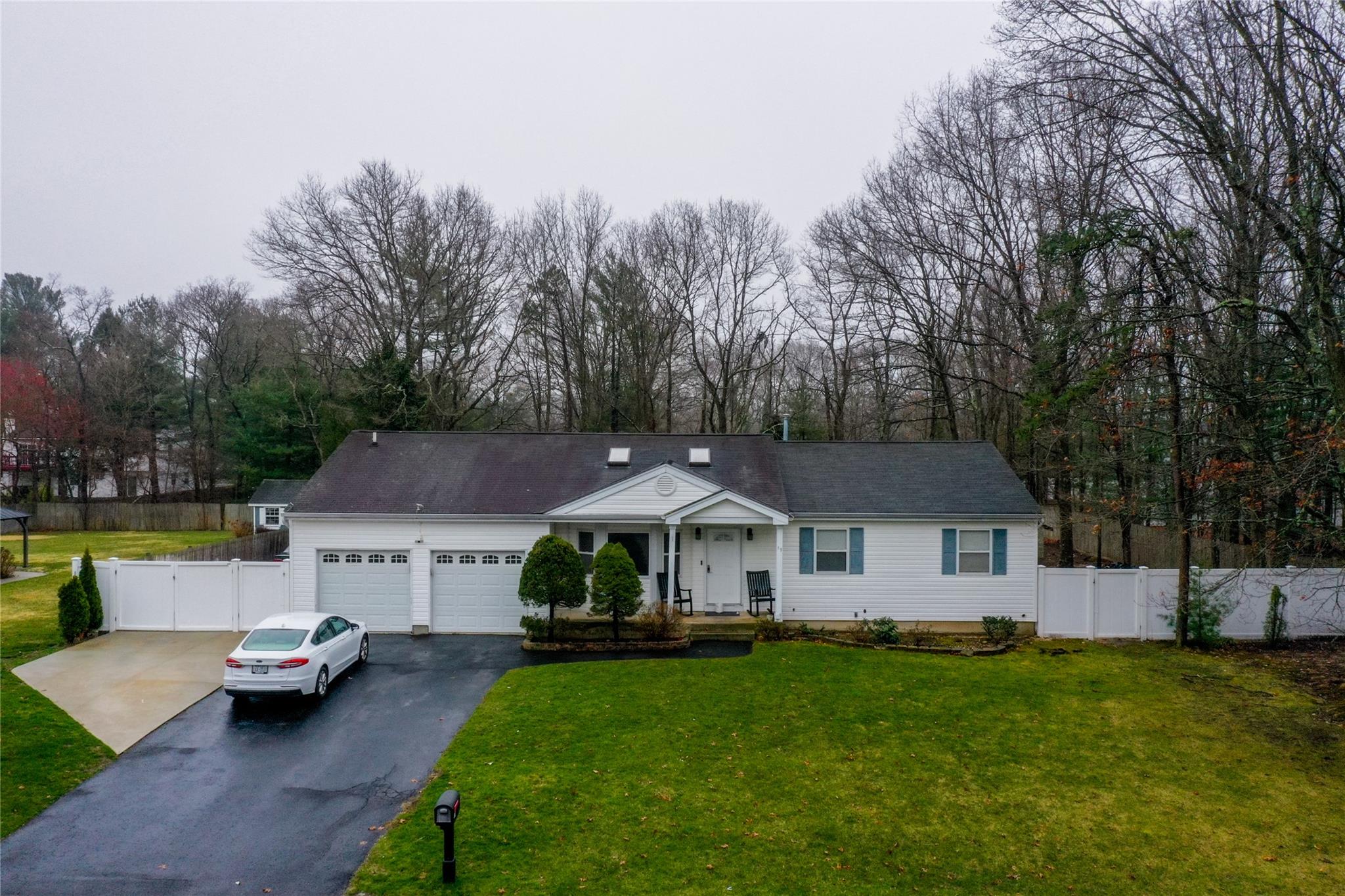 17 Pine Cone Lane, Islandia, New York image 27