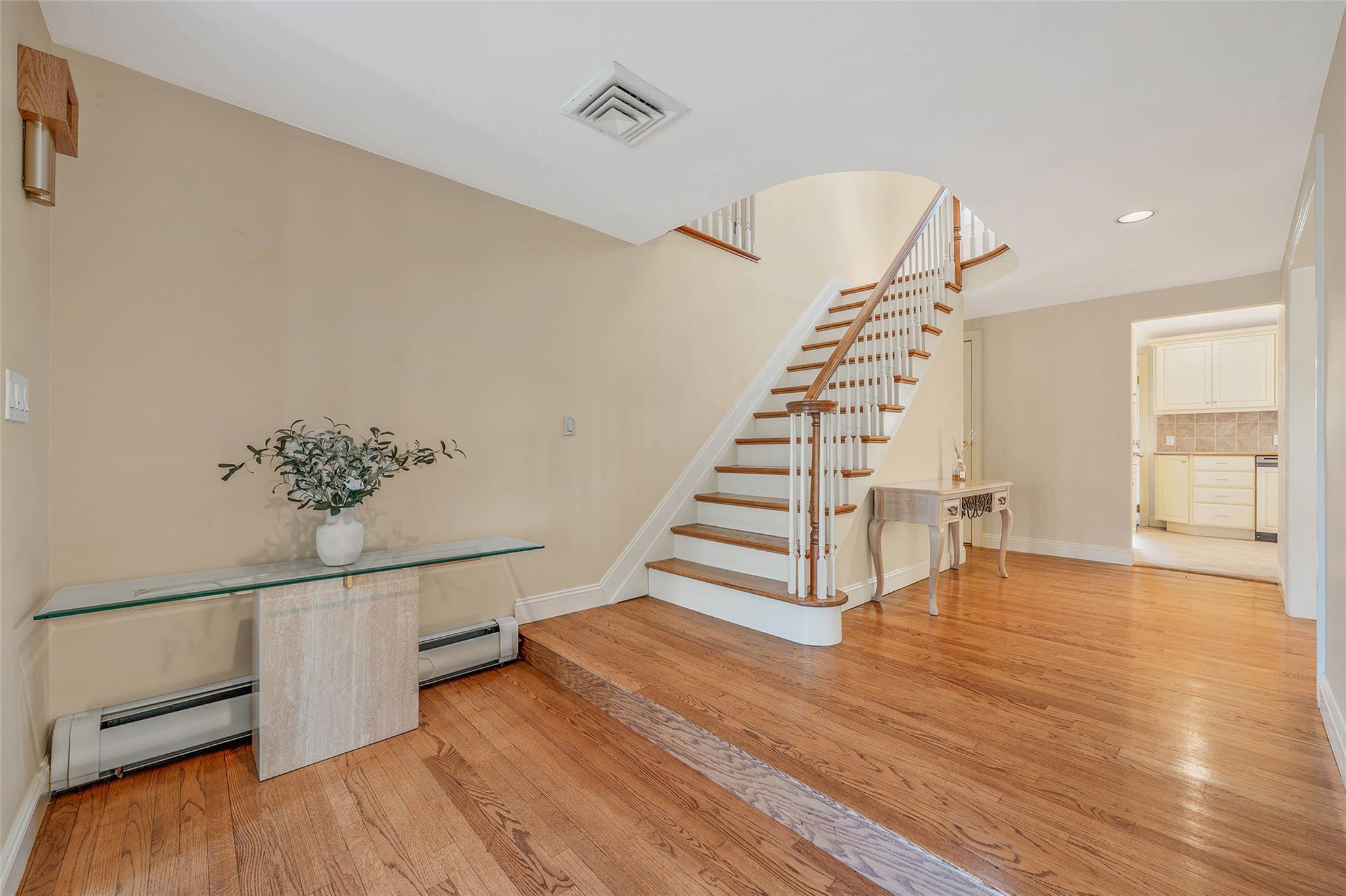 4 Victor Place, Lake Grove, New York image 5