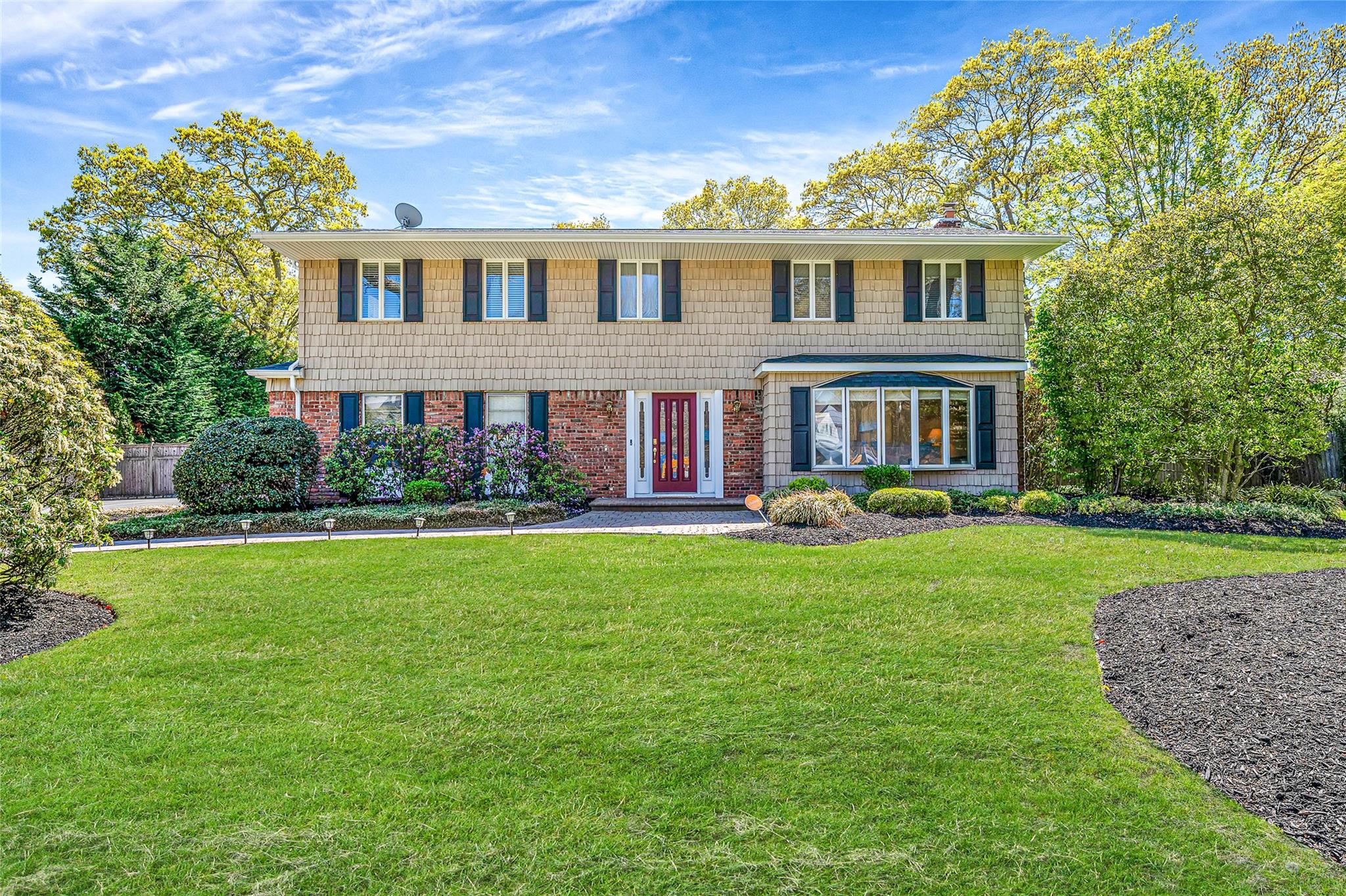 4 Victor Place, Lake Grove, New York image 1