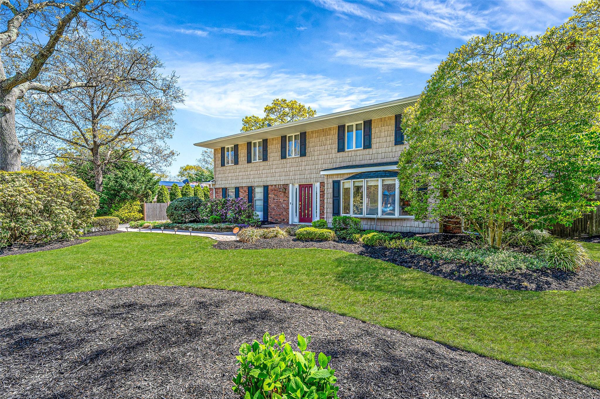 4 Victor Place, Lake Grove, New York image 2