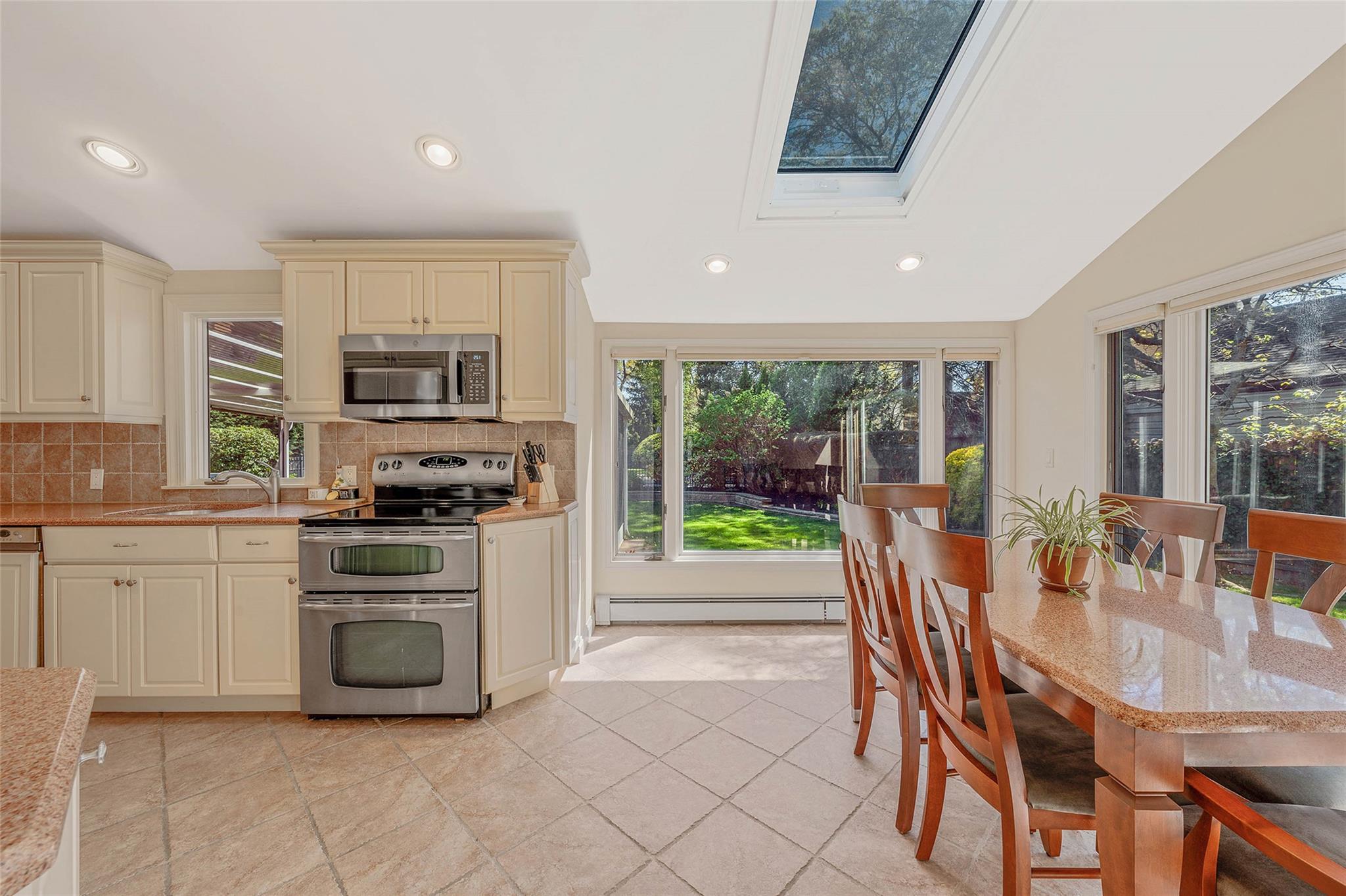 4 Victor Place, Lake Grove, New York image 14