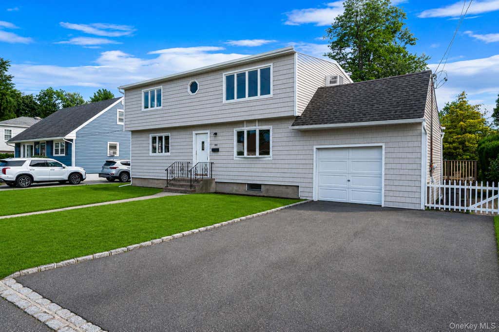 Photo of 381 N Clinton Avenue, Lindenhurst, NY 11757 (MLS # 1019140)