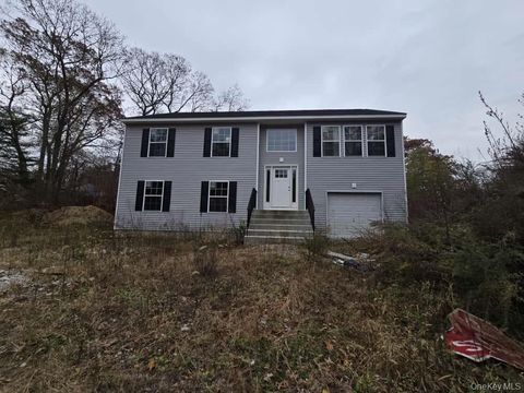 Photo of 21 Barbara Lane, Medford, NY 11763 (MLS # 940219)