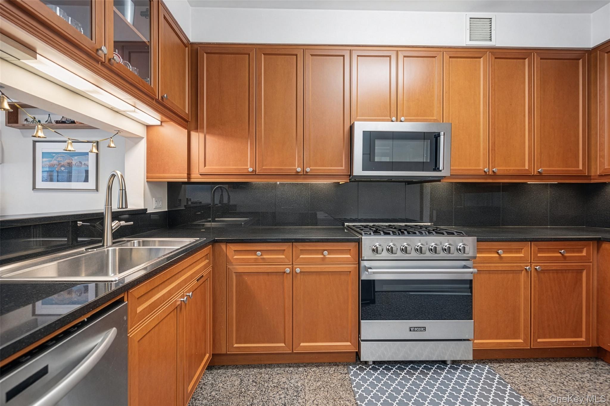 220 Riverside Boulevard 3G