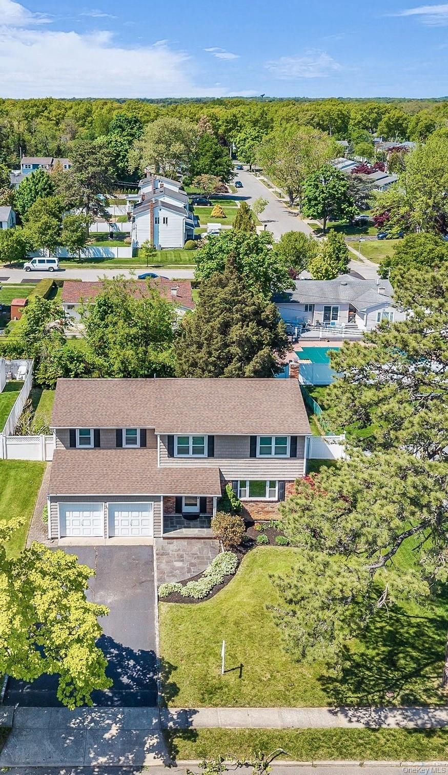 Photo of 25 Sherry Lane, Hauppauge, NY 11788 (MLS # 1056903)