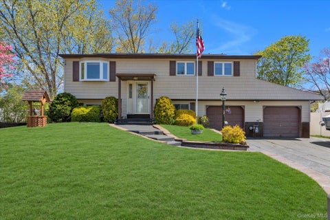 Homes For Sale - 25 Deville Drive<br/> Selden, NY 11784