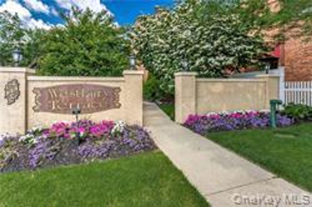 Photo of 135 Post Avenue #5-L, Westbury, NY 11590 (MLS # 950489)