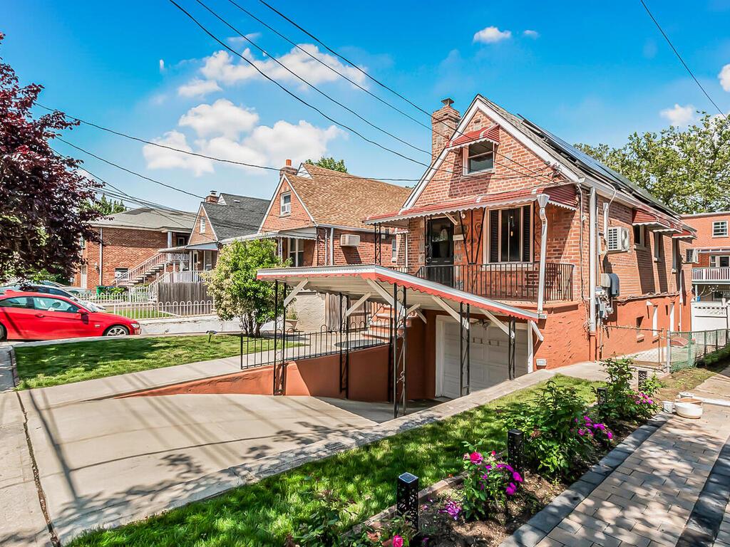 2548 Young Avenue