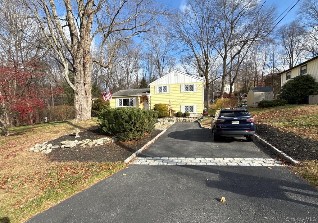 Photo of 10 Woodland Place, Airmont, NY 10952 (MLS # 1063691)