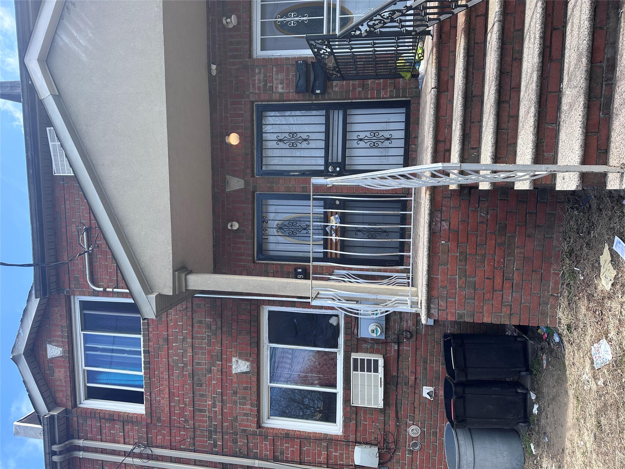 155th Street, Jamaica, Queens, NY - 6 Bedrooms  
3 Bathrooms  
10 Rooms - 