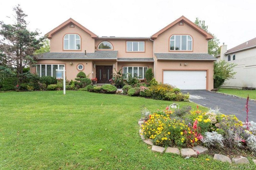 Photo of 150 Lakeside Drive S, Lawrence, NY 11559 (MLS # 952975)