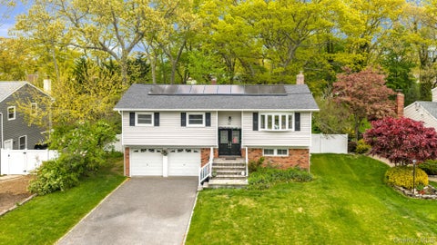 Homes For Sale - 35 Arline Lane<br/> East Islip, NY 11730