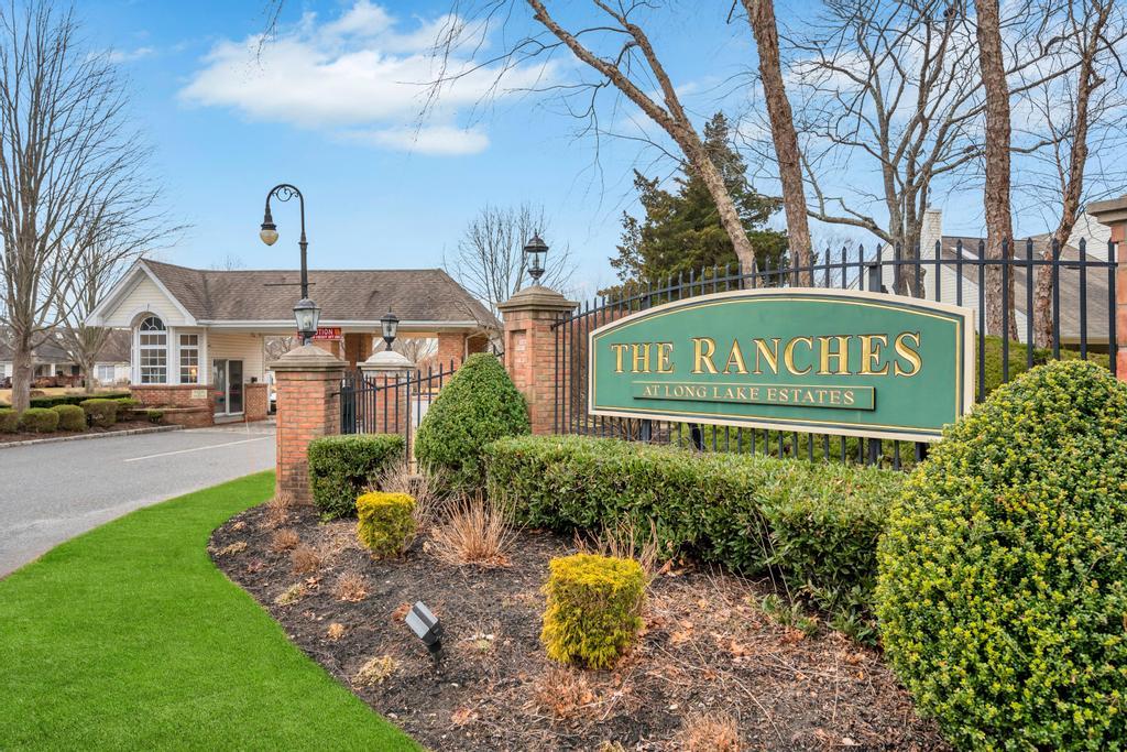 2102 Nicole Drive, Port Jefferson Station, New York image 2