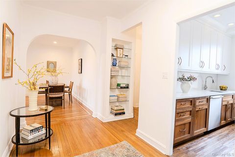 Homes For Sale - 21 Barstow Road #5K<br/> Great Neck, NY 11021